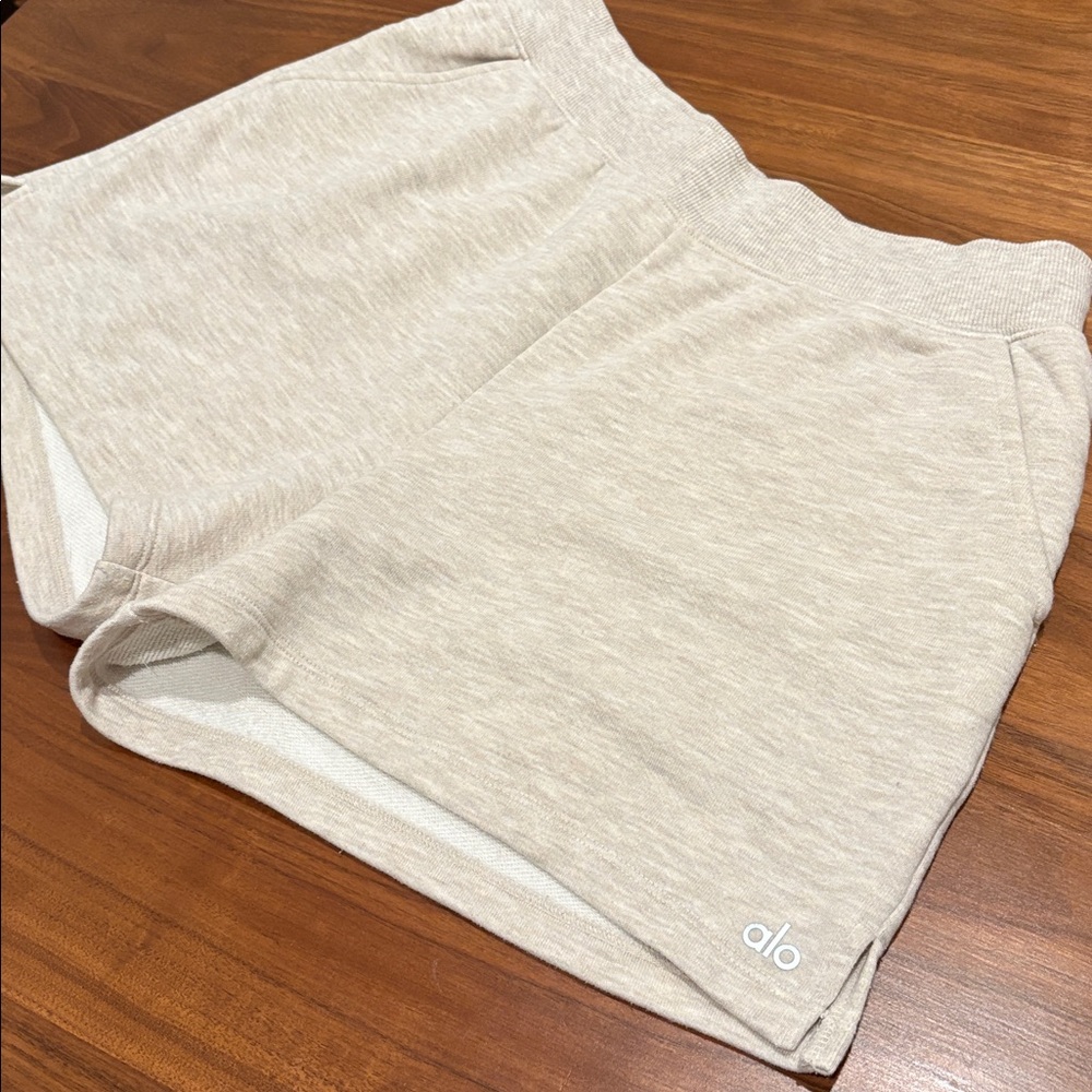 Alo Low Key Sweat Short in Oatmeal Heather Size Medium - Picture 7 of 10